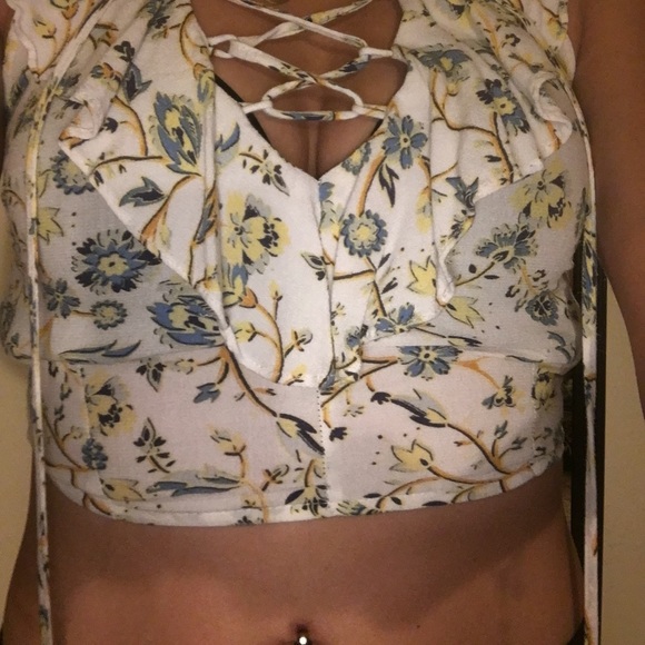 Kendall & Kylie Tops - Kendall & Kylie crop top